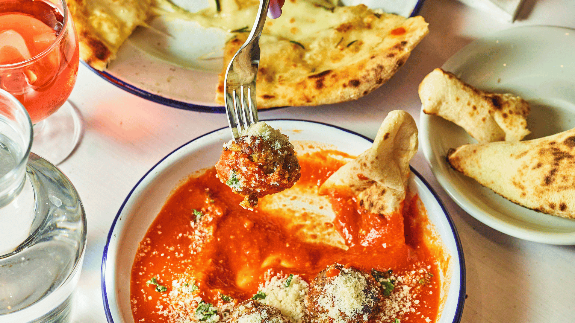 Extraordinary shopping, bars and restaurants Image